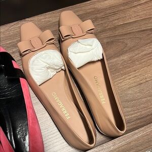 Salvatore Ferragamo Women's Tan Bow Flats